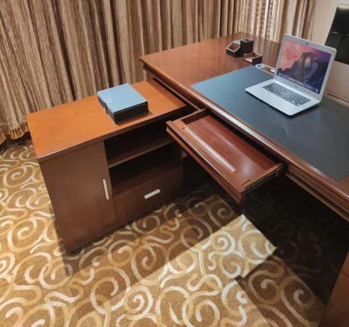 1600M executive office desk on sale in Kenya