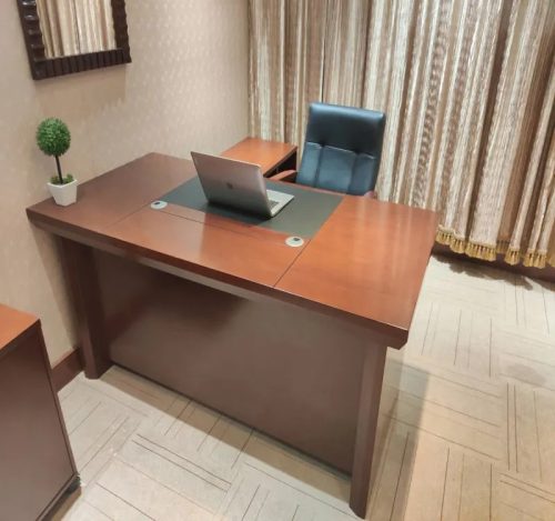 1600M executive office desk on sale in Kenya